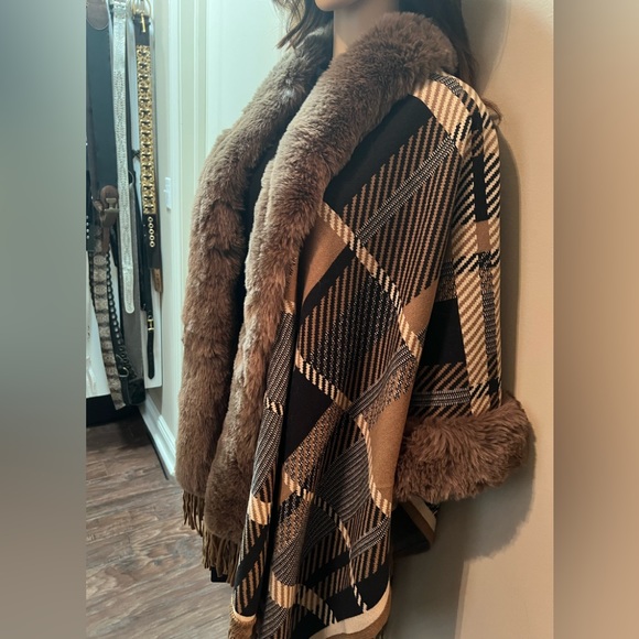 NWT Original, USA, gorgeous multicolor faux fur wrap. One size fits all. - Picture 8 of 17